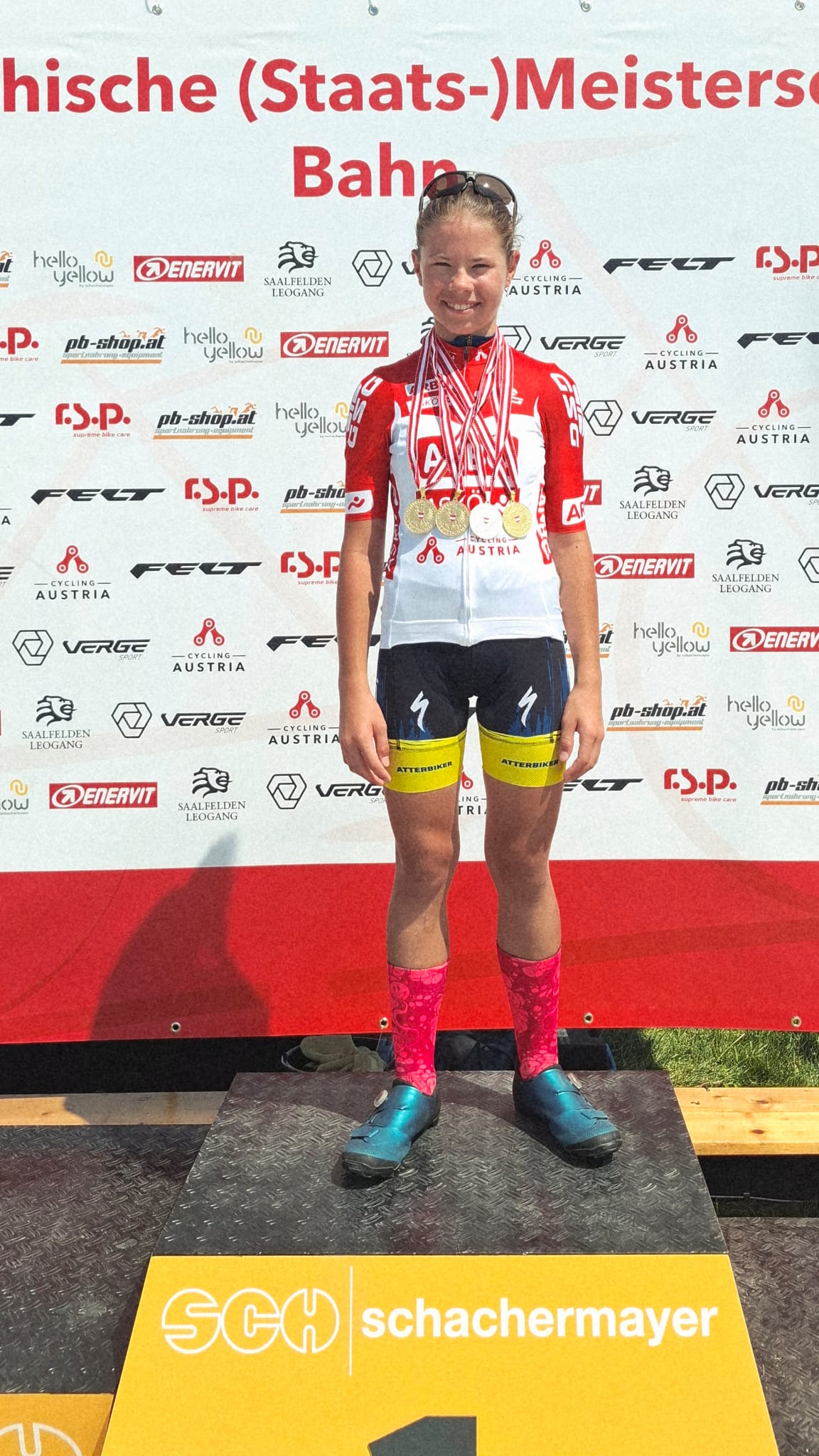 Heidi Schwarz bei der Siegerehrung im Linzer Velodrom