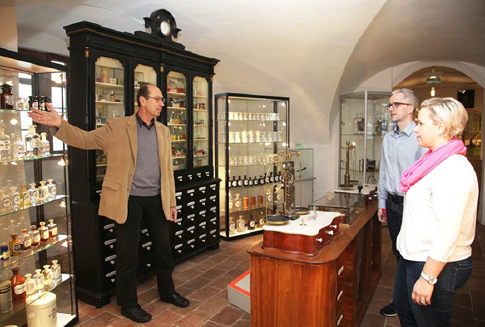 Im Schloss Pragstein einzigartiges Apothekenmuseum besichtigen!